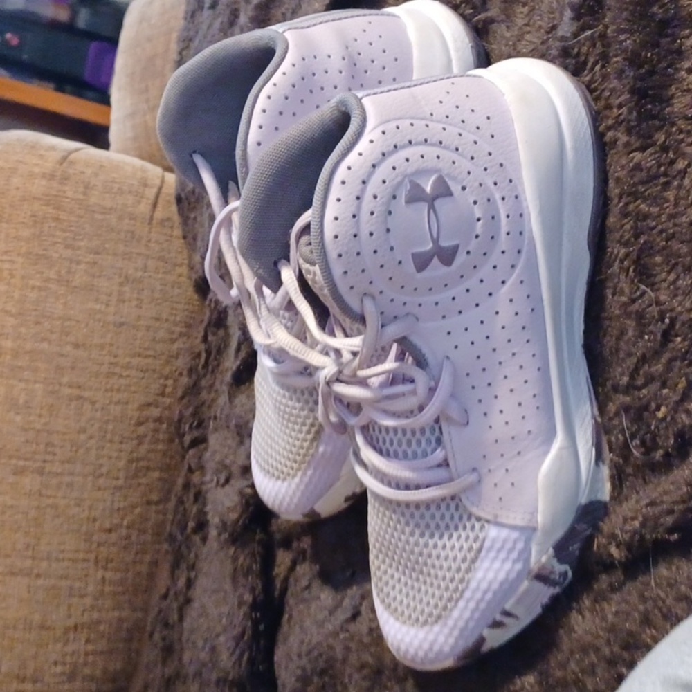 Under armour size 3.5 youth high tops - Picture 2 of 4